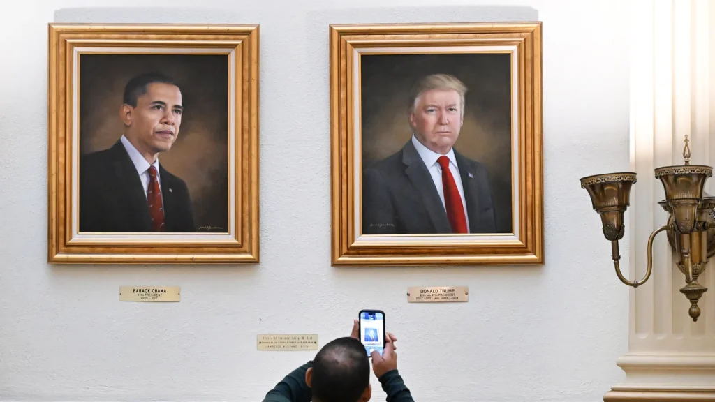 Les portraits des présidents Barack Obama et Donald Trump peints par Sarah A. Boardman, côte à côte au sein de la rotonde du Colorado State Capitol.HELEN H. RICHARDSON/MEDIANEWS GROUP/THE DENVER POST VIA GETTY IMAGES